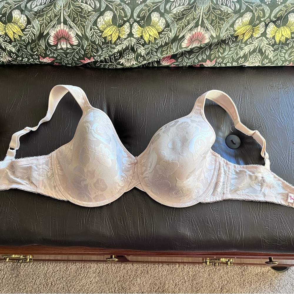 Wacoal Elegant Cream Floral Bra - NWOT